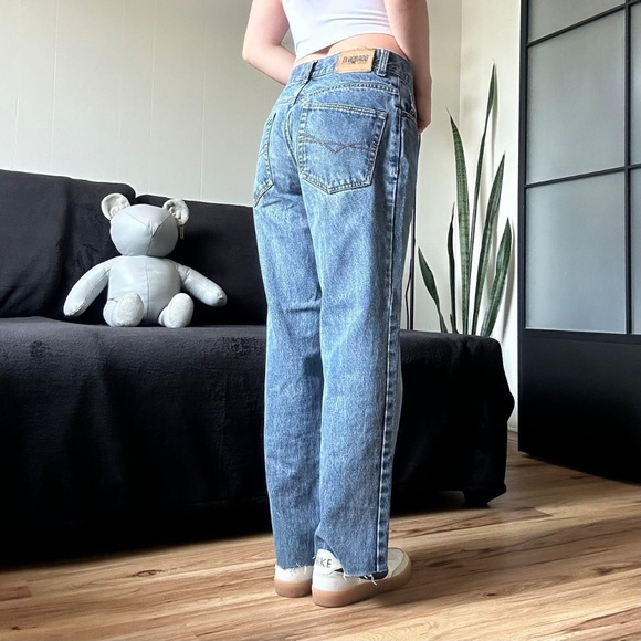 Vintage Eldorado Denim Jeans with Distressed Hem - Picture 6 of 8